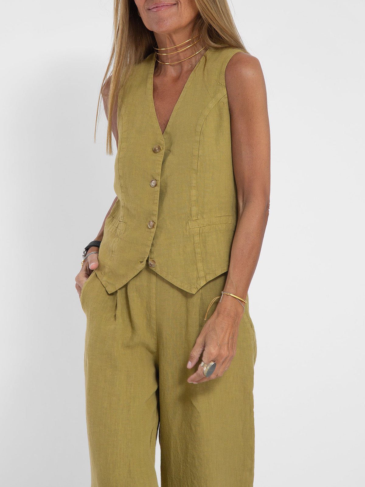 Aira | Elegant waistcoat and wide-leg trousers
