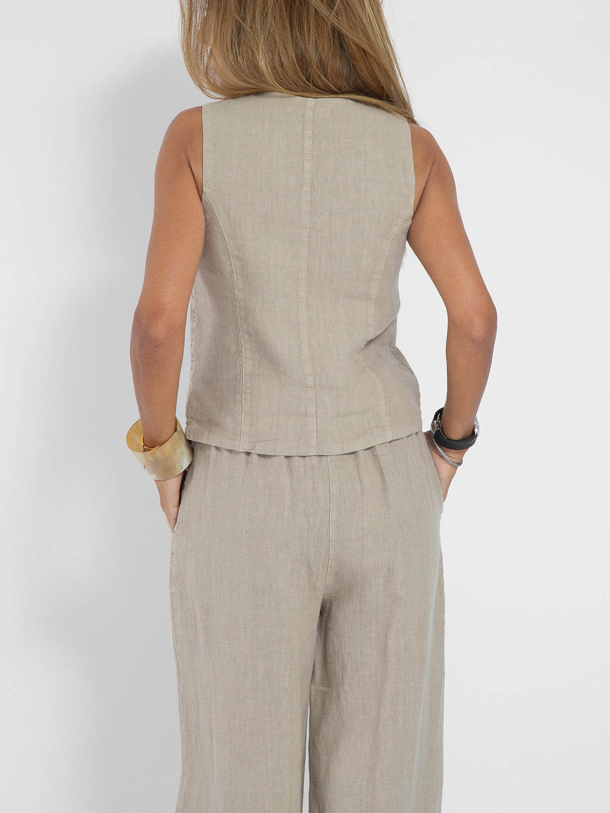 Aira | Elegant waistcoat and wide-leg trousers