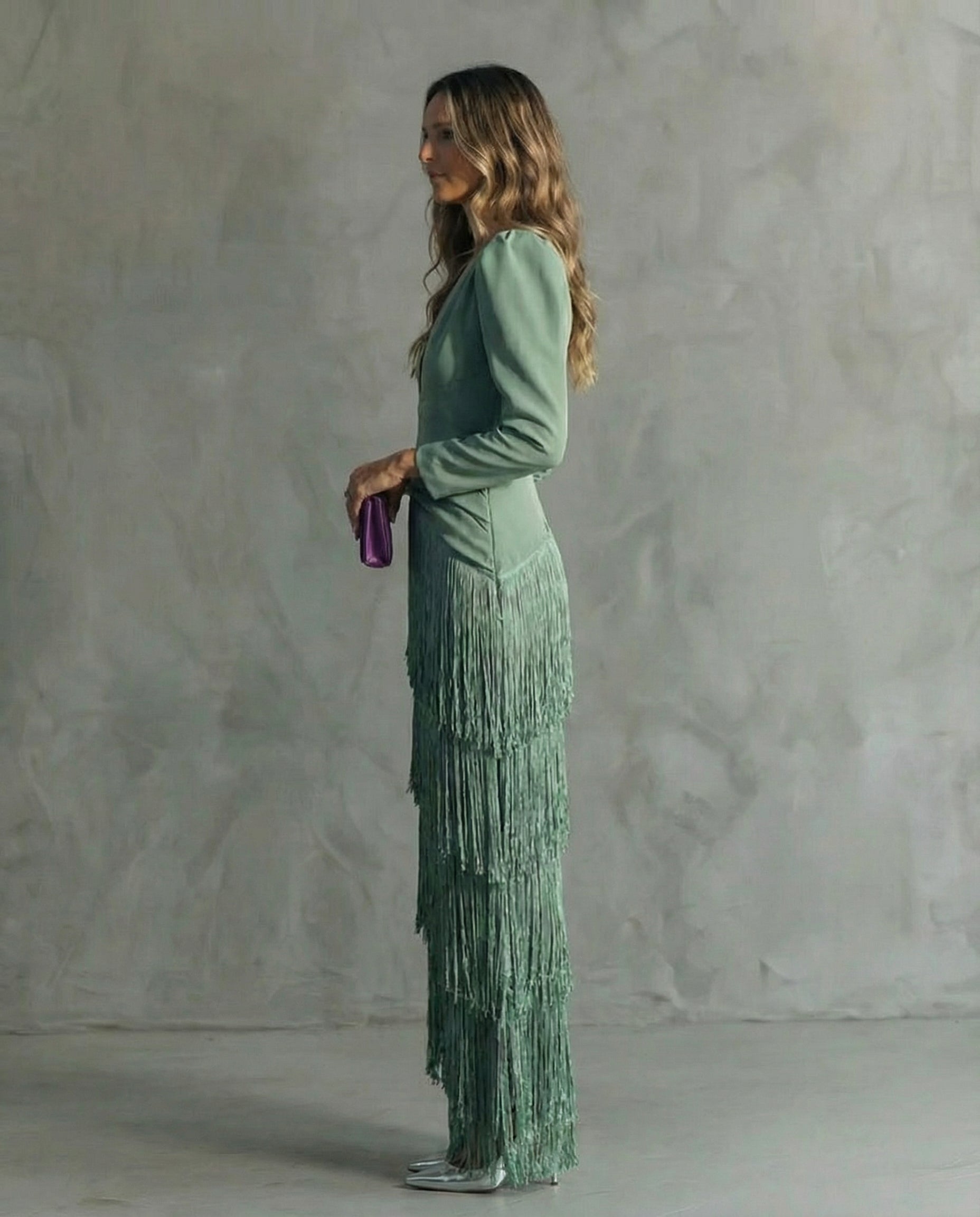 Clara | Abito midi elegante con maniche a frange